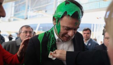 Relação confirma condenação de ativista que atirou tinta verde a Luís Montenegro