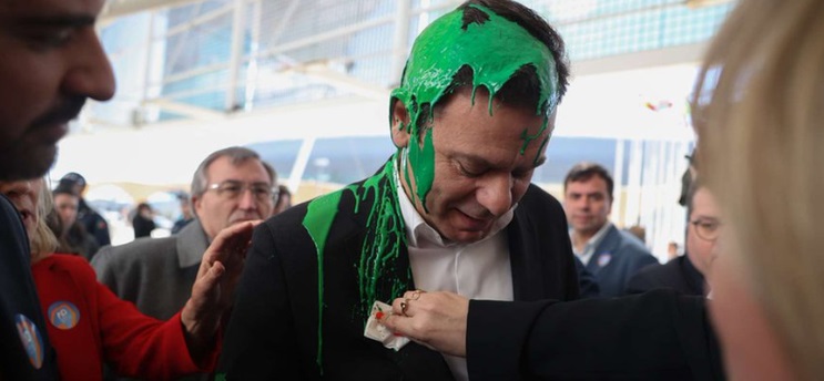 Relação confirma condenação de ativista que atirou tinta verde a Luís Montenegro