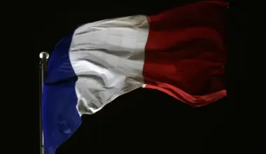 Camião despista-se e destrói casa em França. Condutor é português