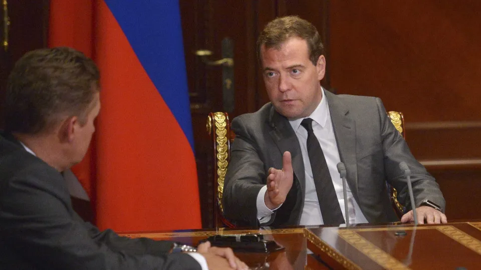 Medvedev ameaça "governantes idiotas" caso enviem forças para ajudar Kyiv
