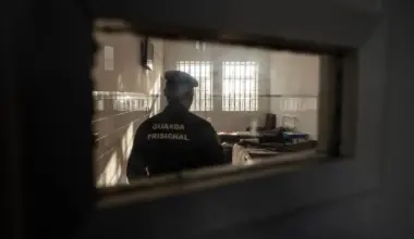 Recluso agride guarda prisional no Santa Maria após saber que ia ter alta