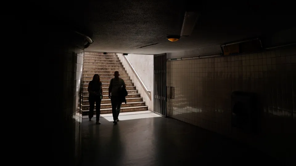 Da falta de combustível aos SMS tardios: O que já se concluiu do apagão?