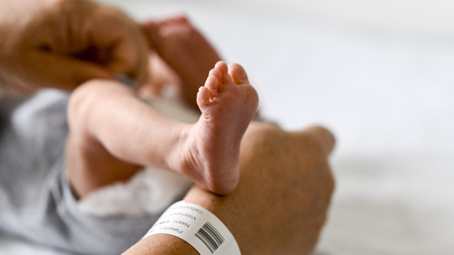 Baixa da natalidade em França leva cidade a oferecer 1.000 € por parto