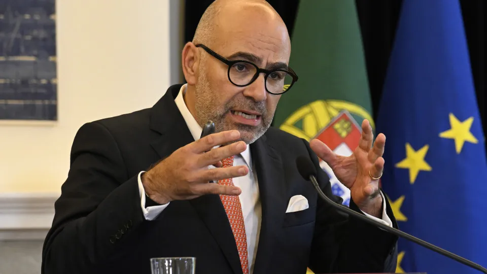 "Tempo de adiamentos acabou. Teremos o novo aeroporto Luís Vaz de Camões"