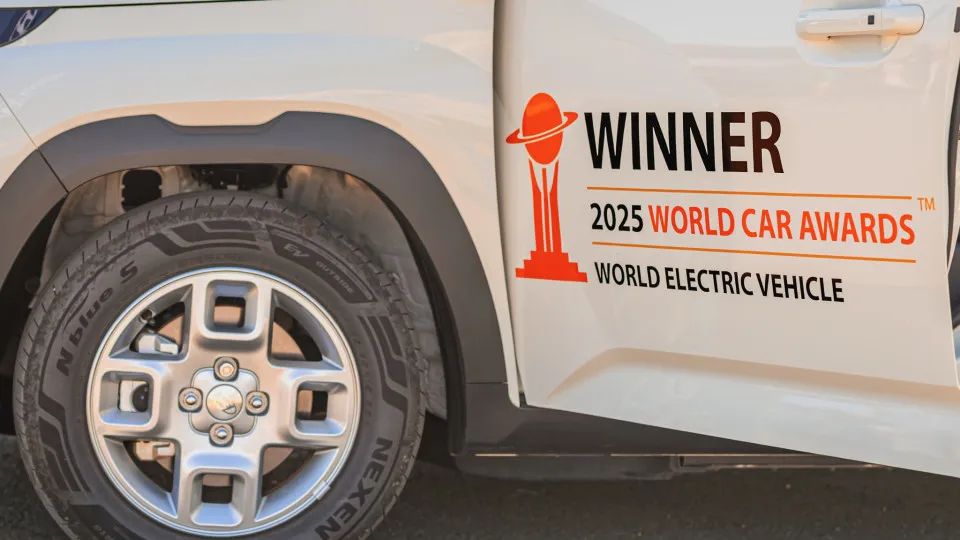 Um destes cinco modelos vai ser o Carro Mundial Elétrico do Ano 2026