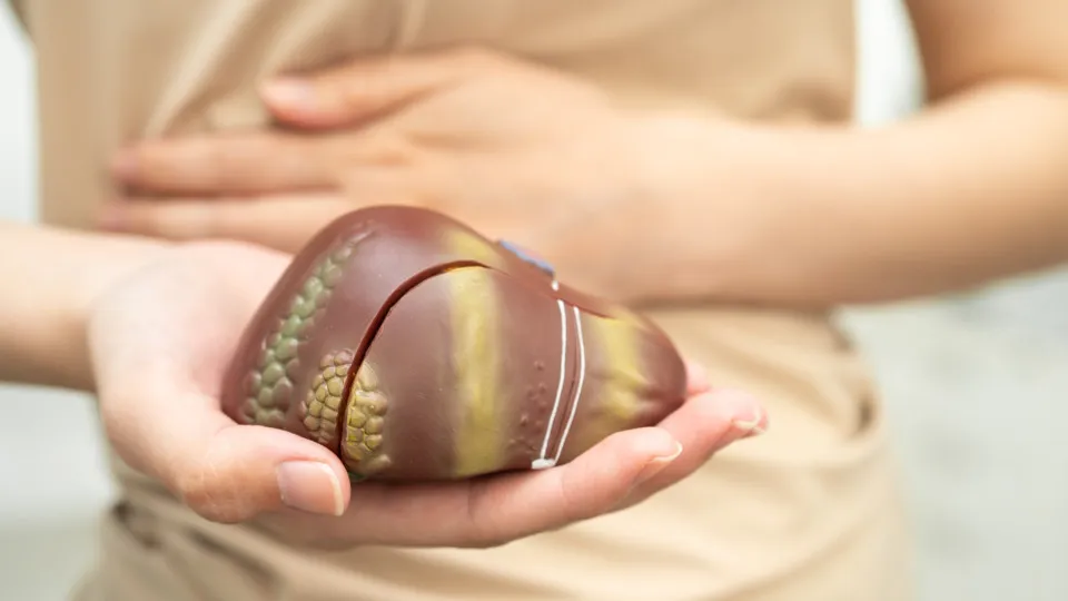 Cuidado com o seu fígado! Esta alimentação pode aumentar risco de cancro