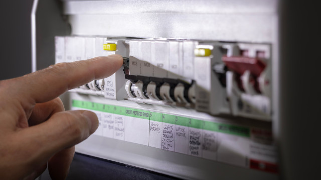 No fim de semana pode voltar a falhar a luz: Saiba onde (e os horários)