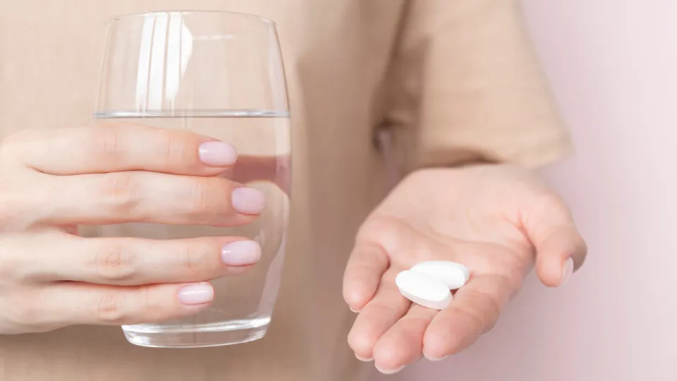 Farmacêutica deixa aviso sério para quem toma paracetamol e ibuprofeno