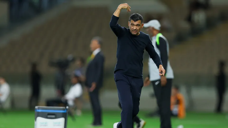 Cinco em cinco. Sérgio Conceição continua a sorrir rumo ao pódio