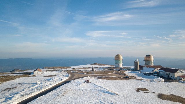 Vários distritos hoje sob aviso. Há previsões de chuva forte e neve