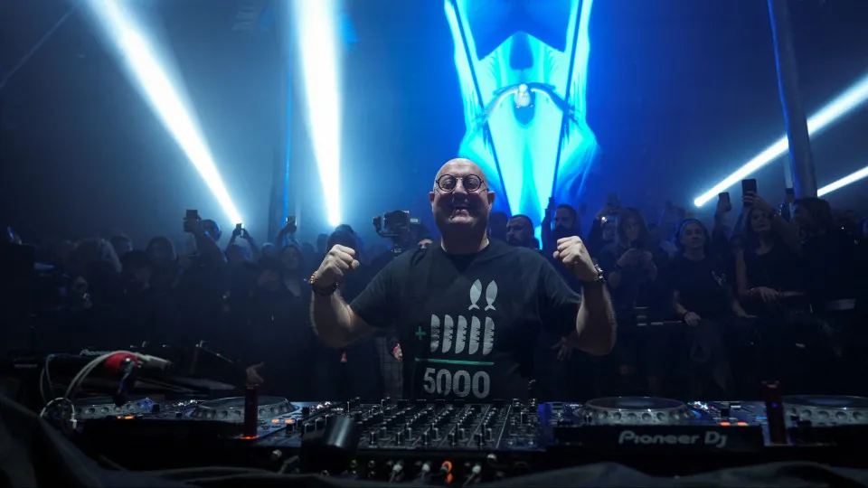 Padre Guilherme atuou em Beirute para discoteca cheia (e polémica acesa)