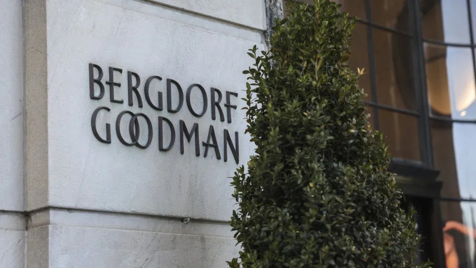 Grupo americano Saks Global entra em falência