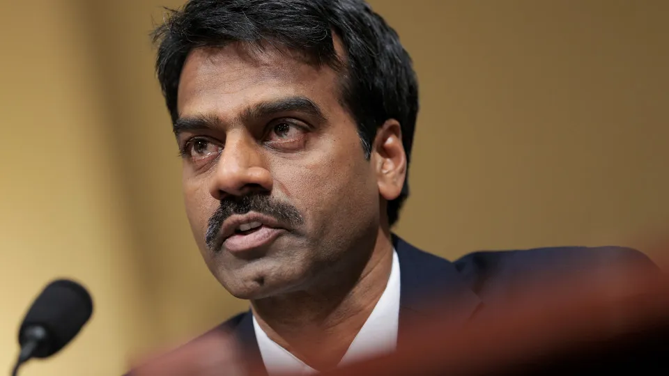 Diretor de cibersegurança de Trump partilhou documentos com o ChatGPT