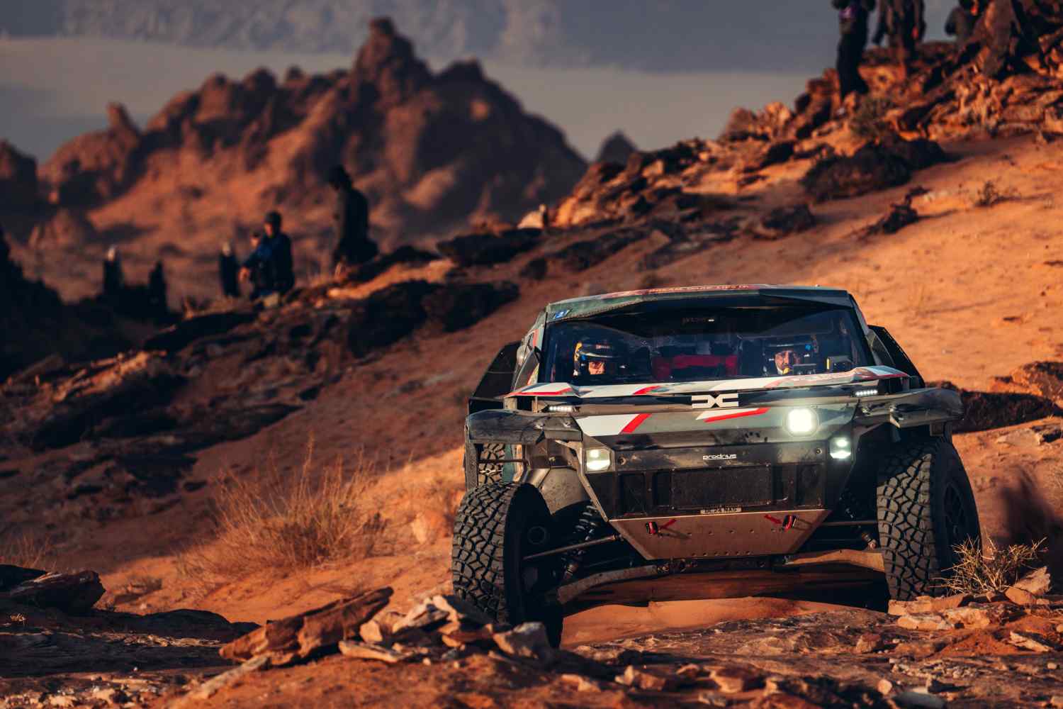 Dakar, Etapa 6: Nasser Al-Attiyah novo líder, num pódio Dacia, Toyota e Ford…