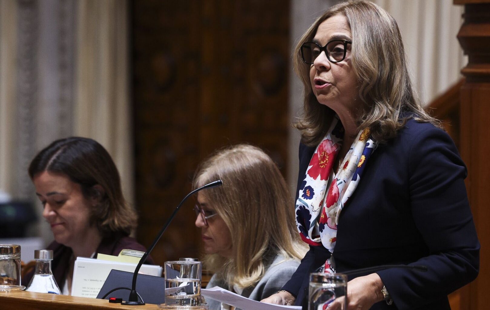 Ministra assume situação “muito crítica” no tempo de espera das urgências