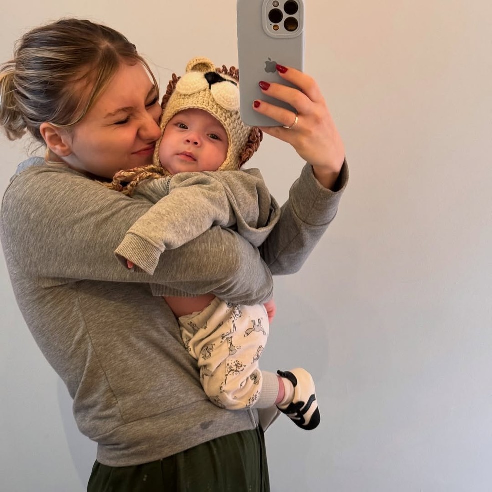 Carta ao filho escrita por Isabel Veloso durante tratamento volta a circular após sua morte — Foto: Reprodução Instagram