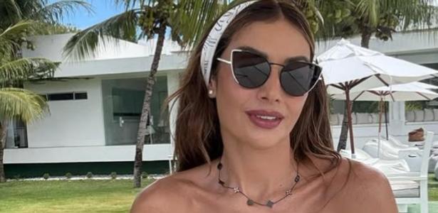 Patrícia Poeta exibe estilo dos anos 1960 em viagem