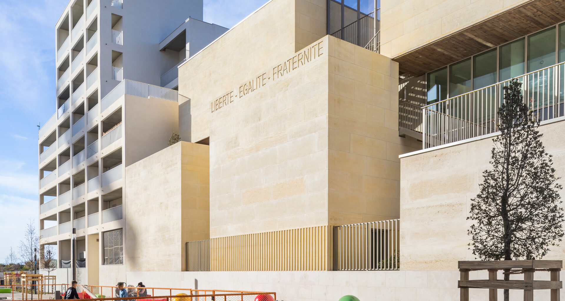 Escola Les Fabriques / Brenac & Gonzalez & Associés