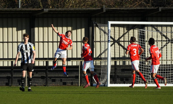 Newcastle Benfica B Jogo International Cup