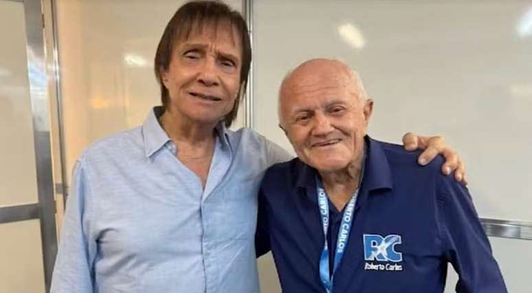 Roberto Carlos fez uma postagem para homenagear Genival Barros, um de seus mais fiéis funcionários Roberto Carlos fez uma postagem para homenagear Genival Barros, um de seus mais fiéis funcionários