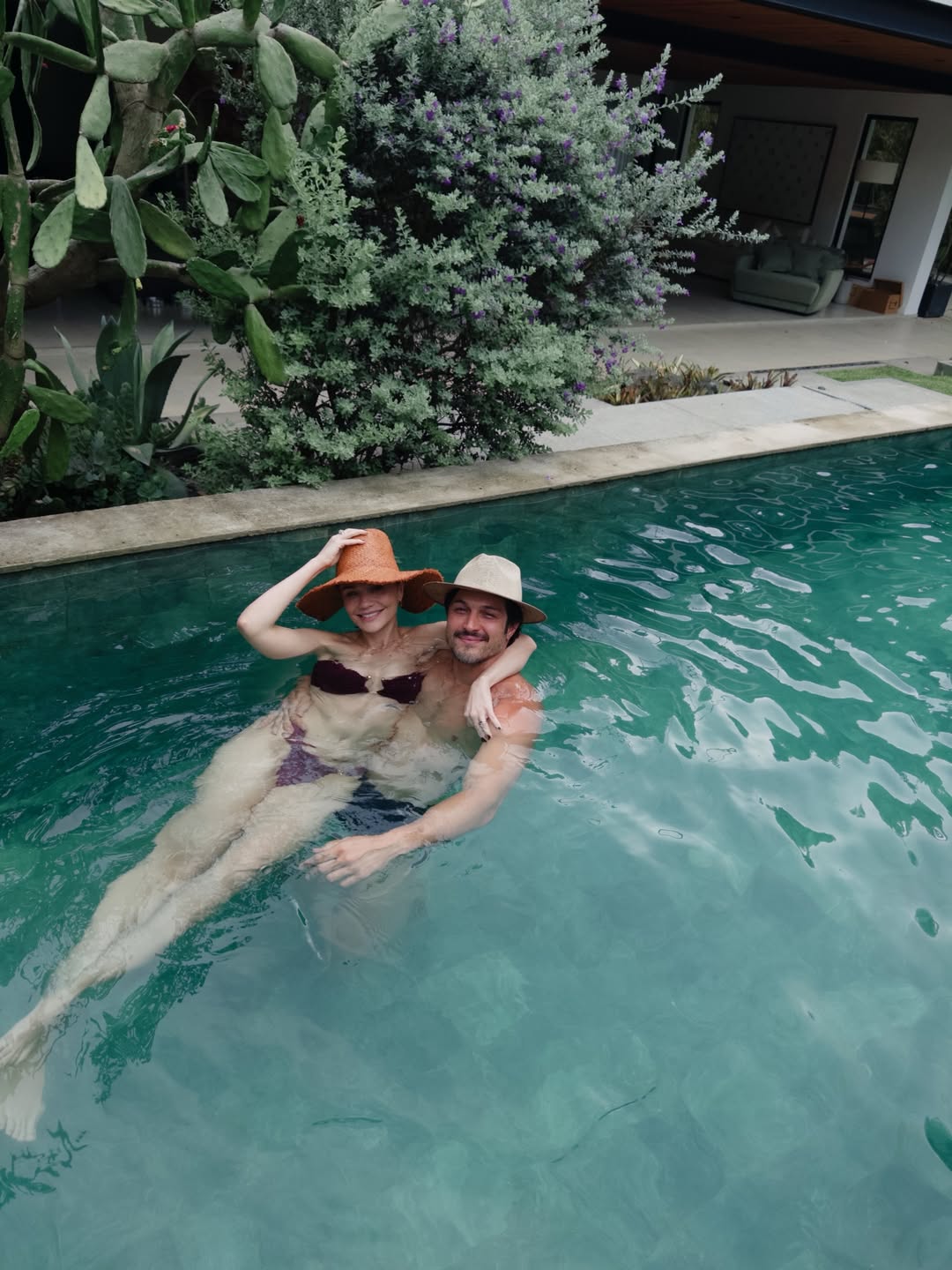 Romulo Estrela posta fotos com a família - Foto: @romuloestrela