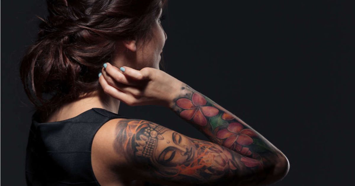 A tinta preta, a mais utilizada em tatuagens, frequentemente contém negro de fumo, classificado como possível cancerígeno humano