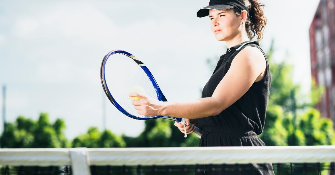 O que realmente acontece com o corpo ao praticar tênis em dias quentes