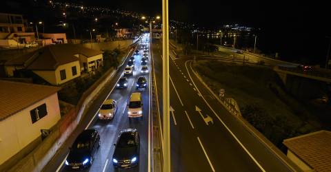 Acidente com três feridos encerra temporariamente a via rápida no Caniço