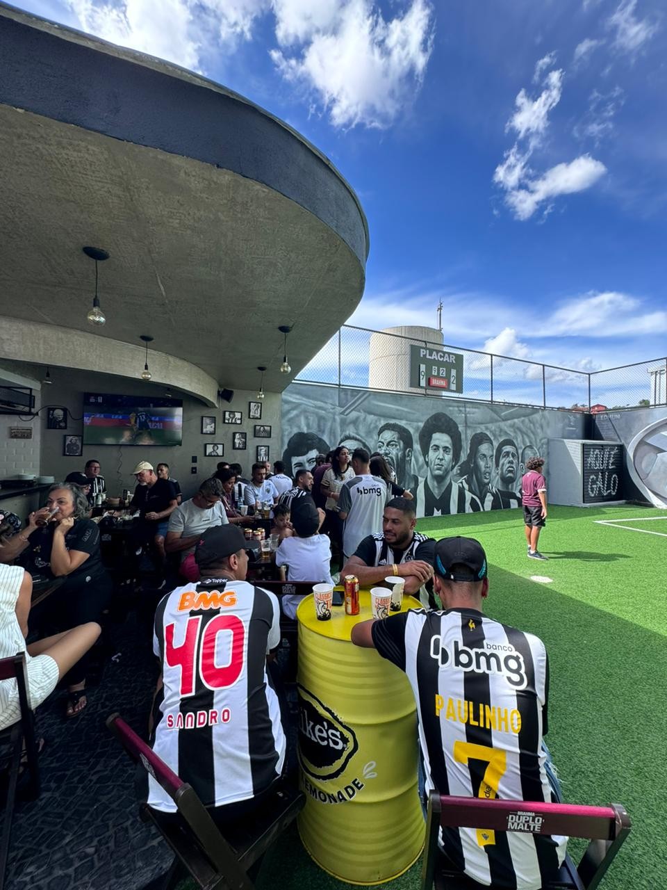 Área externa do bar de Daniel de Oliveira em BH — Foto: Divulgação