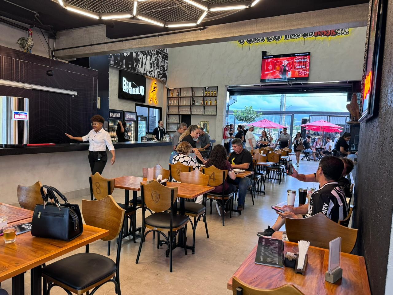 Bar de futebol de Daniel de Oliveira em Belo Horizonte recebe torcedores em dias de jogos — Foto: Divulgação