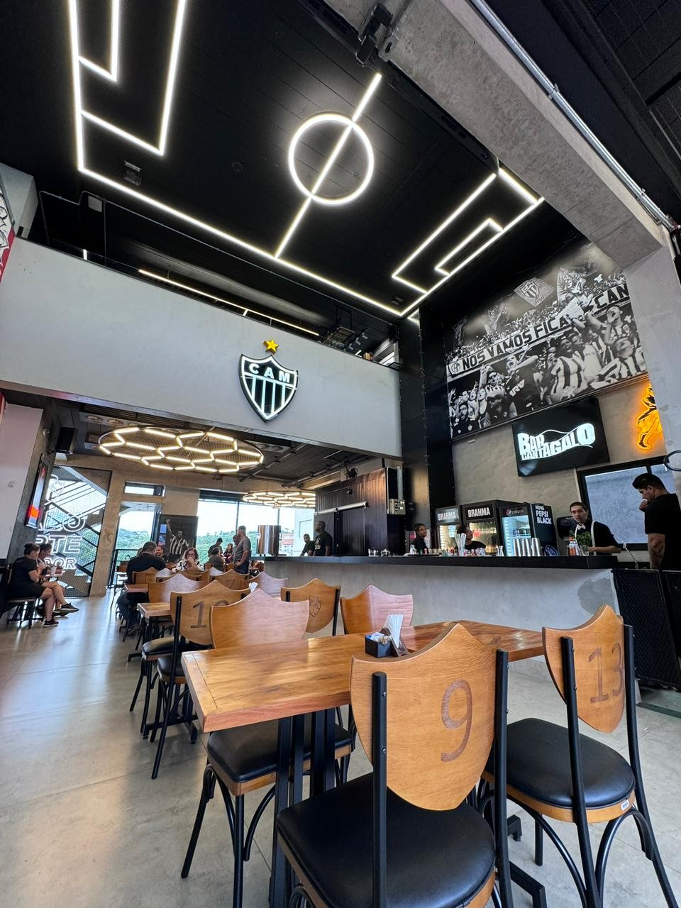 Bar de futebol de Daniel de Oliveira em Belo Horizonte recebe torcedores em dias de jogos — Foto: Divulgação