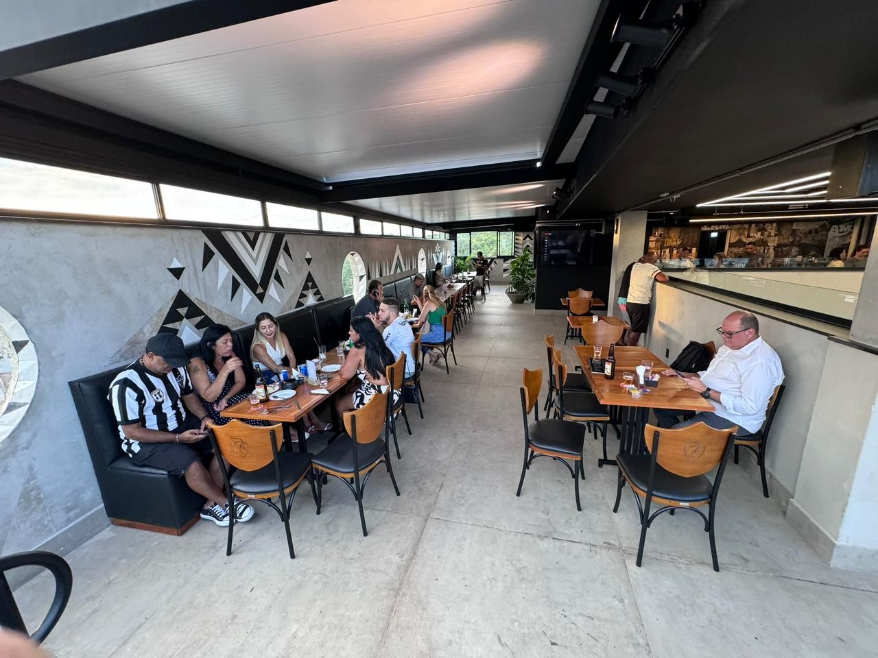Bar temático de Daniel de Oliveira em Belo Horizonte conta com vários ambientes — Foto: Divulgação