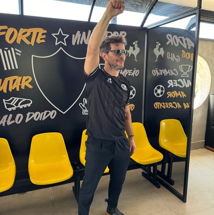 Ator Daniel de Oliveira abre bar temático de futebol em Belo Horizonte — Foto: Divulgação