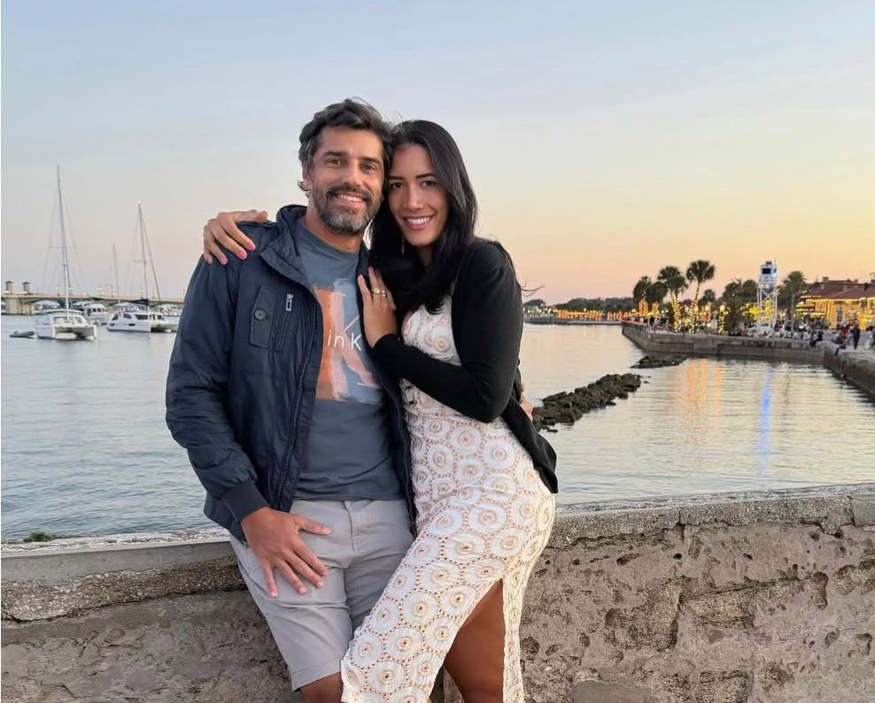 Mulher de Alberto Cowboy, do 'BBB 26', fala em 'frio na barriga' e puxa torcida nos EUA; conheça