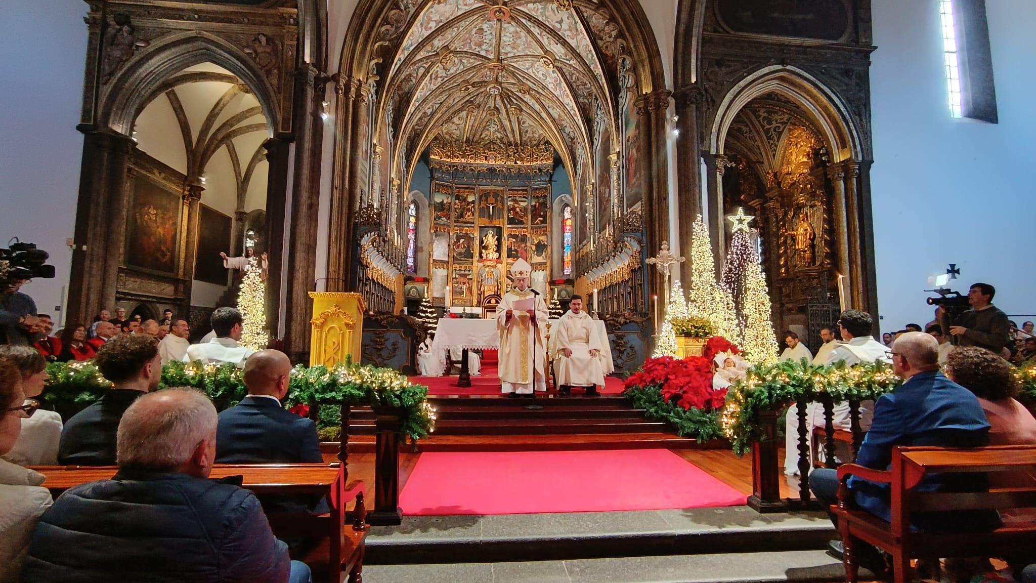 Novos sacerdotes tornaram-se hoje “a presença de Deus no meio do povo” (com fotos)