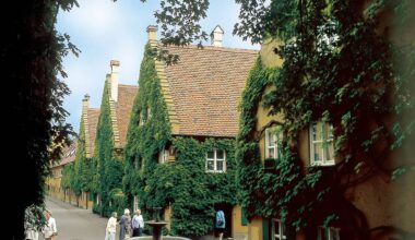 Na Fuggerei paga-se 7 cêntimos de renda. Mas tem de se rezar pel'O Rico