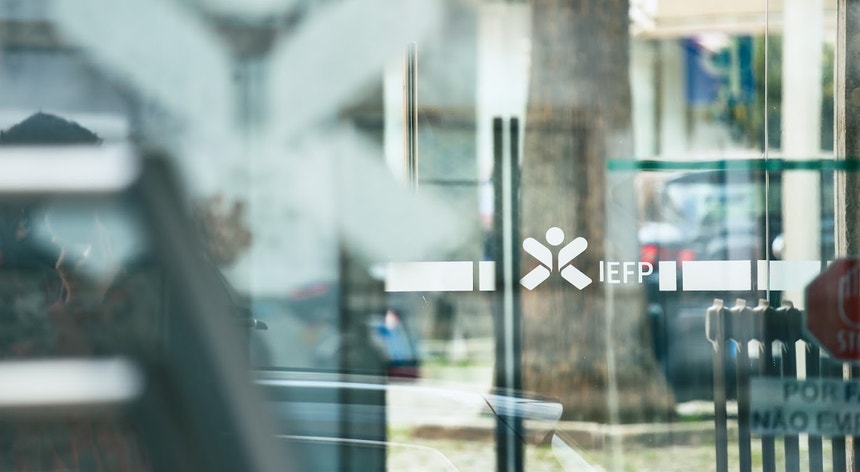 Mínimo desde 2011. Taxa de desemprego baixa para 6,0% em 2025