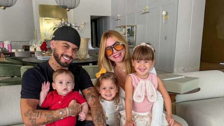 Zé Felipe e Virginia Fonseca com os filhos, José Leonardo, Maria Flor e Maria Alice