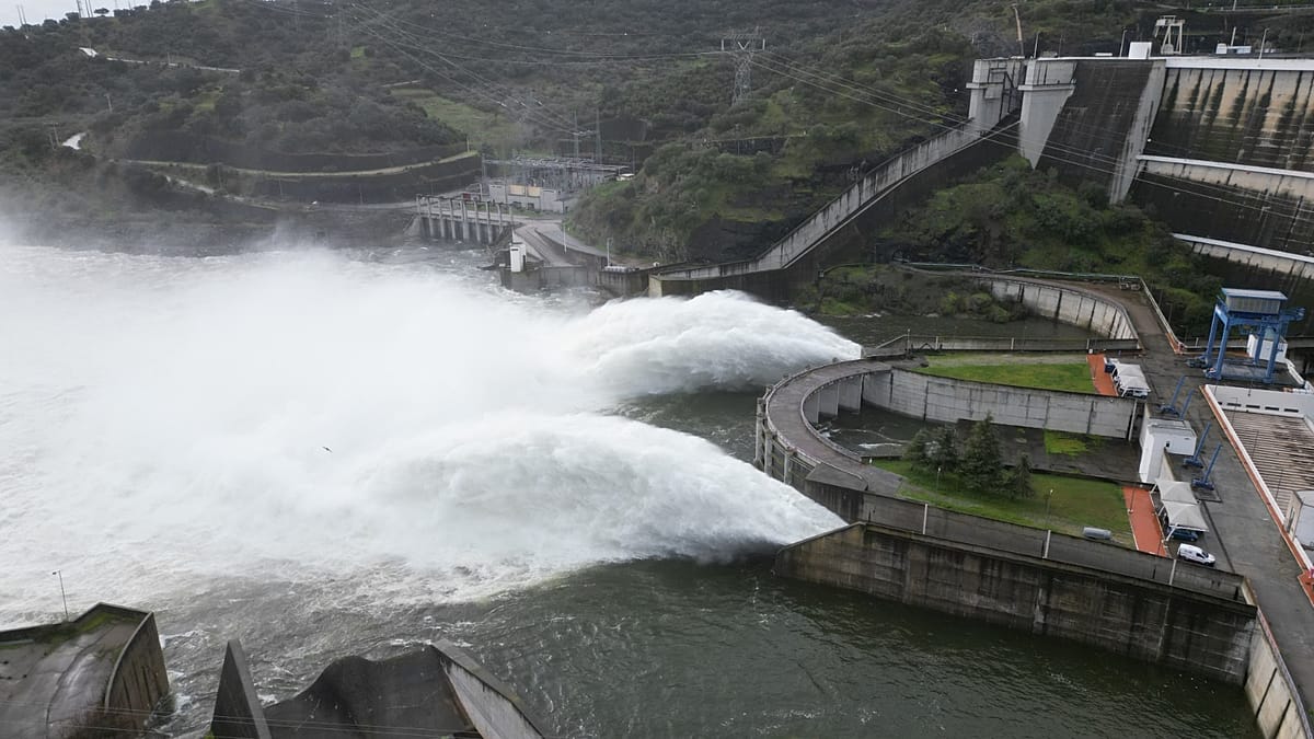 Descargas no Alqueva enchem uma piscina Olímpica a cada dois segundos