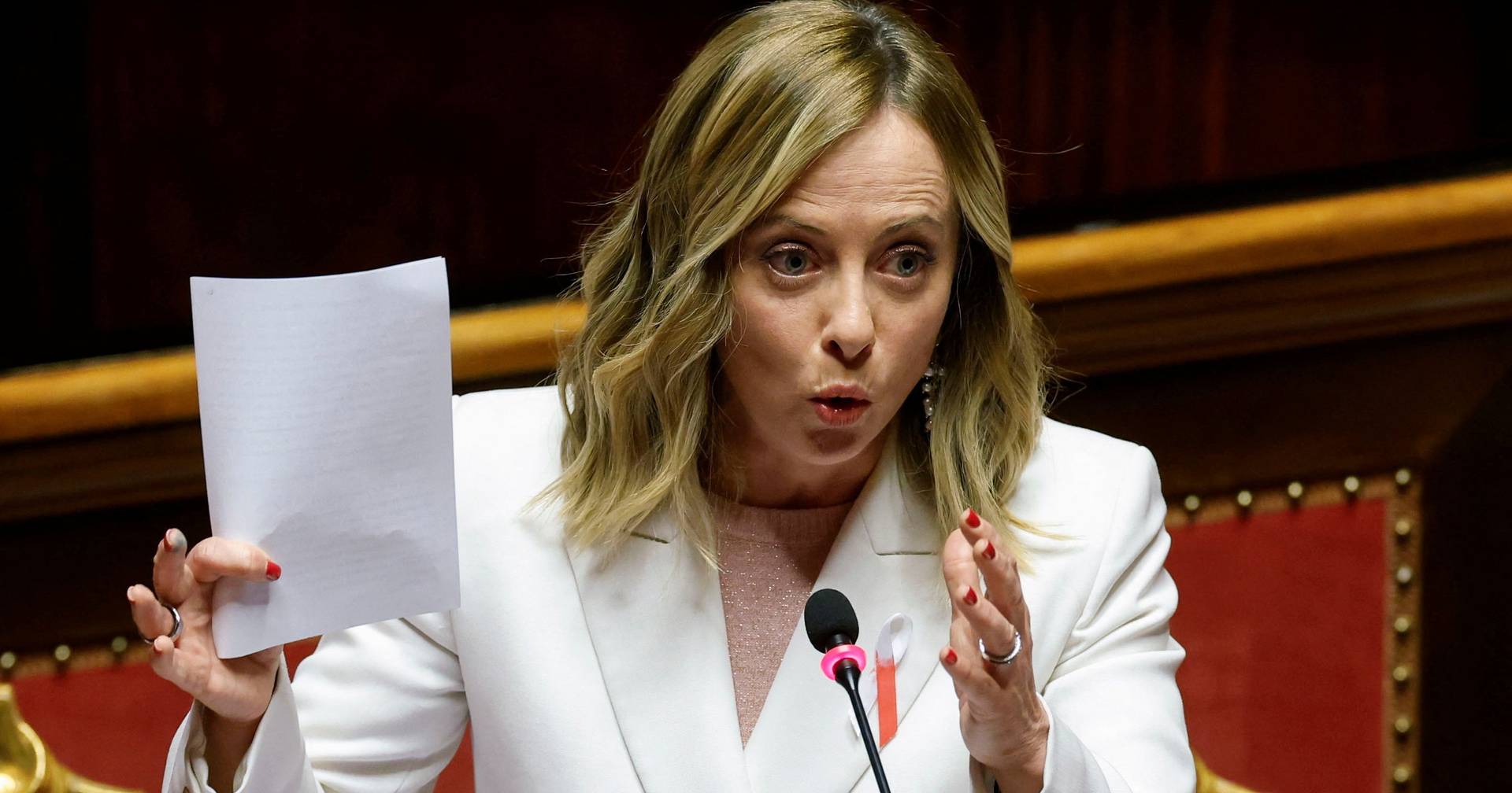 Meloni envia blindados para Roma para dissuadir crimes e problemas de segurança pública