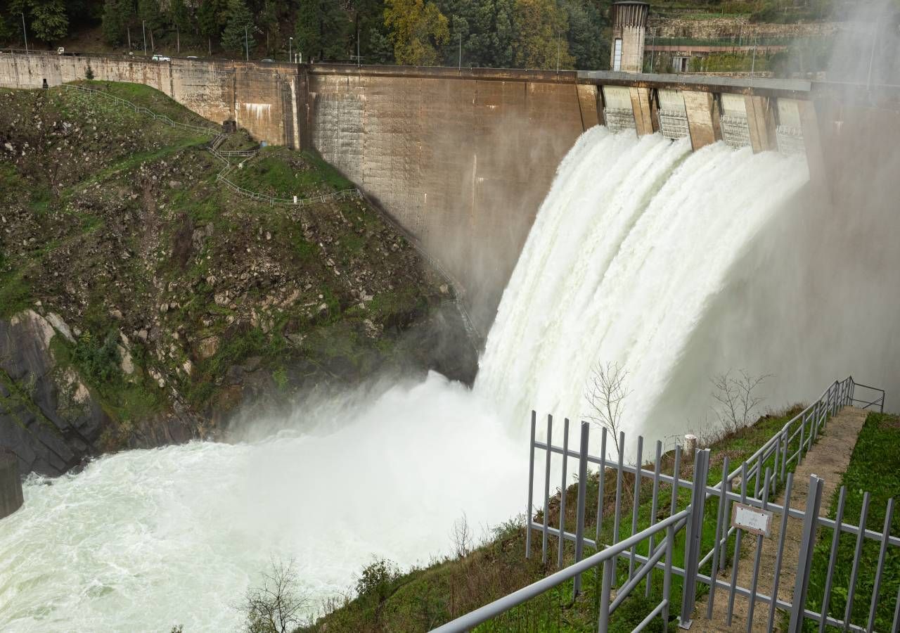 Chuva de janeiro reforça reservas hídricas e fevereiro arranca com barragens acima de 80% em grande parte do país