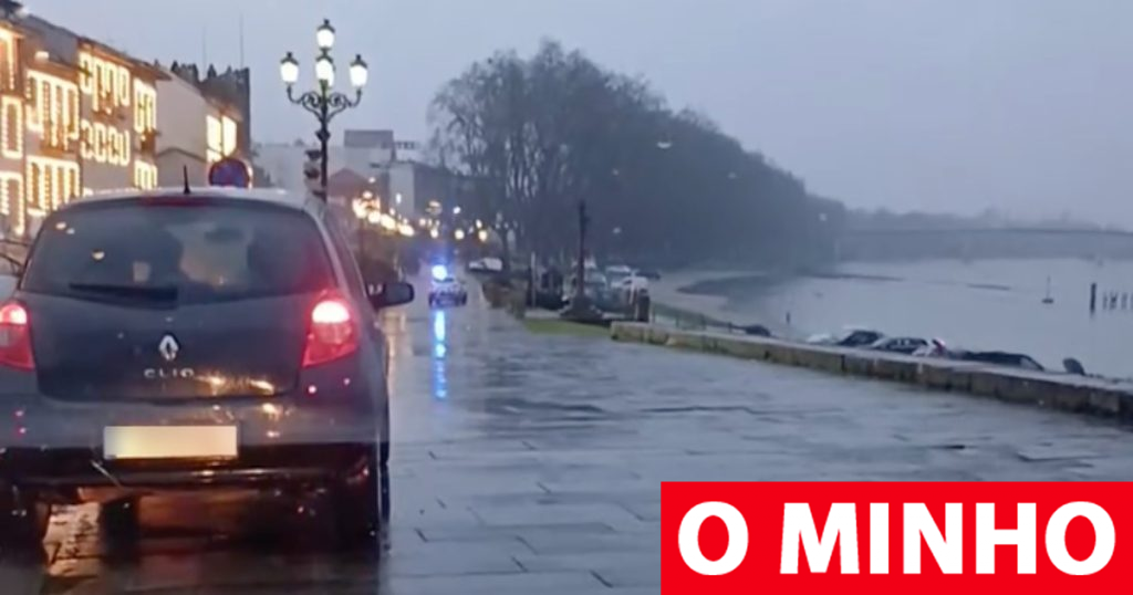 Viaturas retiradas do areal em Ponte de Lima antes que o rio suba mais