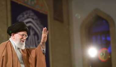 Escalada nas tensões nucleares EUA/Irão. Trump diz que “o Irão está a negociar a sério”, Khamenei alerta para “guerra no Médio Oriente”