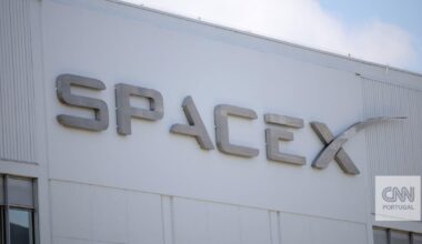 O homem mais rico do mundo tomou uma posição para garantir que a "espinha dorsal" da Ucrânia não cai nas mãos da Rússia