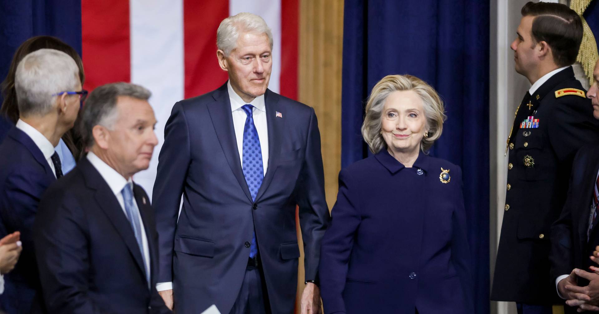 Bill e Hillary Clinton aceitam testemunhar no Congresso sobre caso Epstein