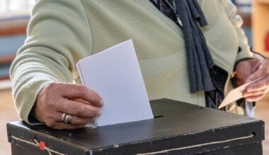 Mandatário de Seguro denuncia “transporte indevido de eleitores, com oferta de bens alimentares”, para votar em Paris