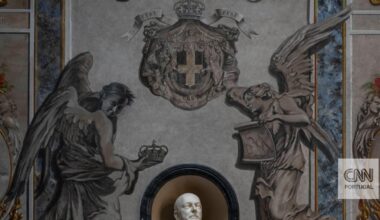 Itália abre investigação a restauro em igreja de Roma depois de anjo ficar igual a Giorgia Meloni