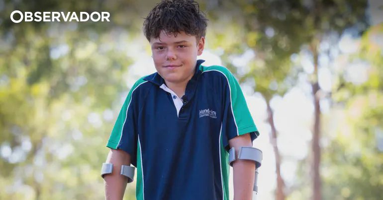 Rapaz de 13 anos nada quatro horas para salvar mãe e irmãos – Observador