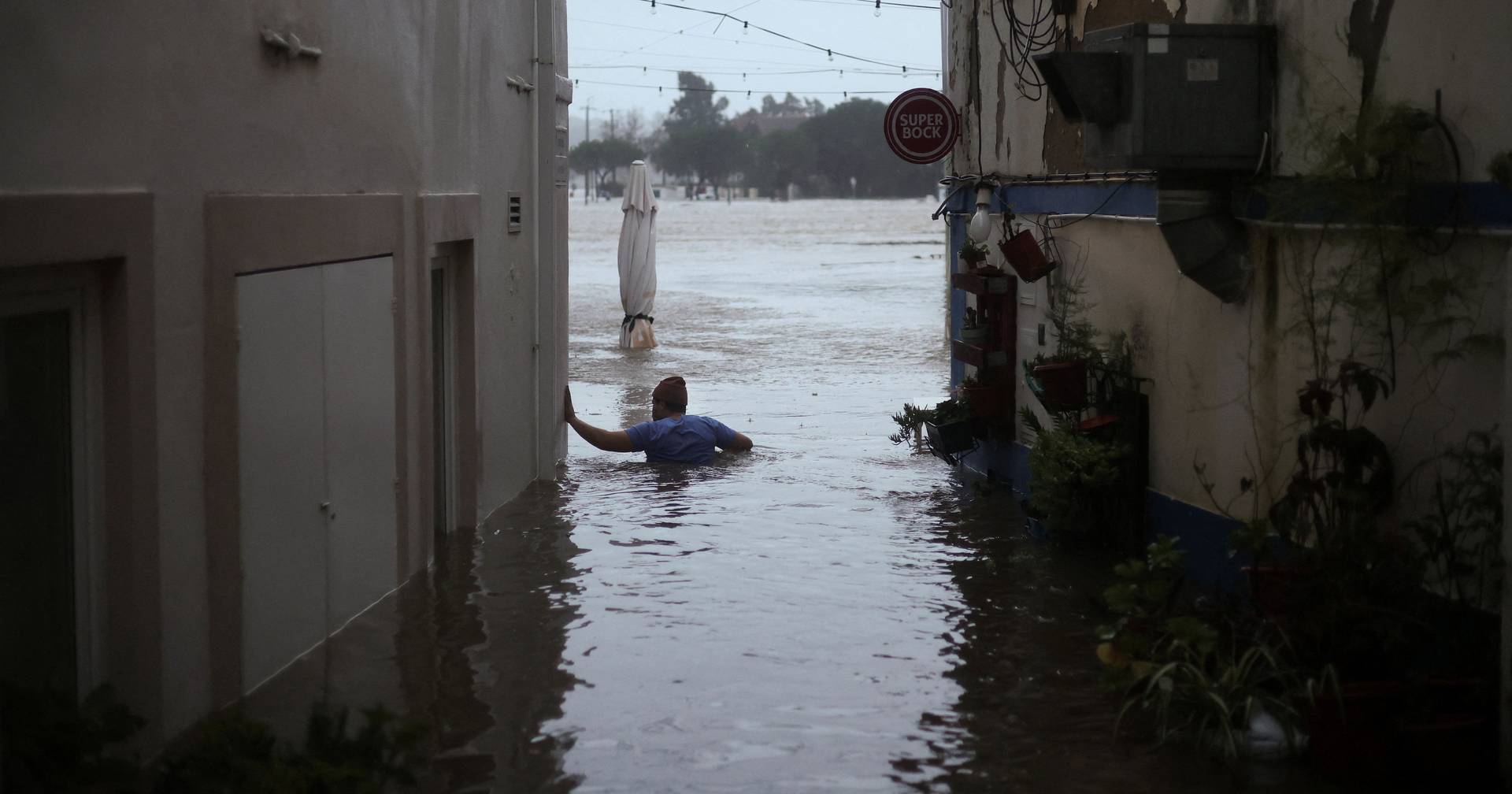 Resgatadas 89 pessoas atingidas pela cheia do rio Sado em Alcácer do Sal