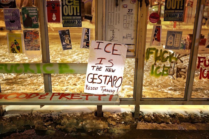 Cartazes contra o ICE em Minneapolis